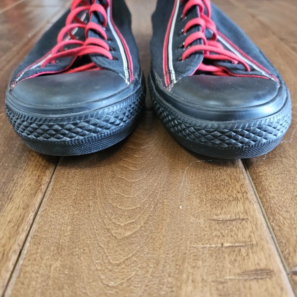 NWOT: *Rare* unisex Converse Chuck Taylors size 10 M/12 W - Picture 12 of 14